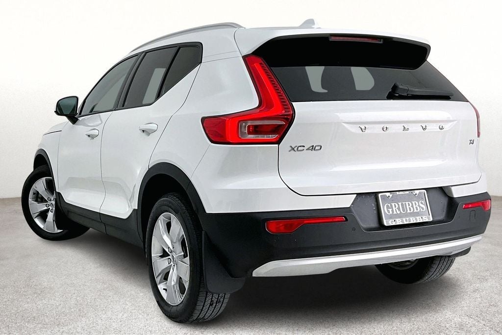 2022 Volvo XC40 Momentum