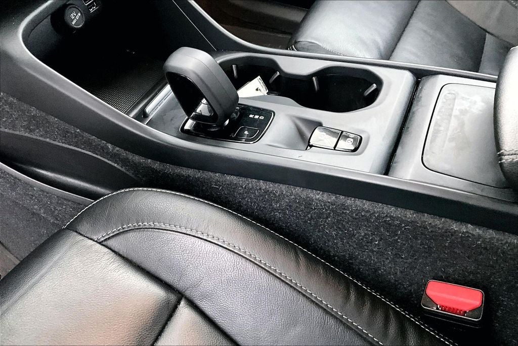 2022 Volvo XC40 Momentum