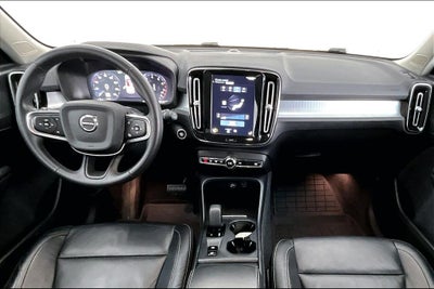 2022 Volvo XC40 Momentum