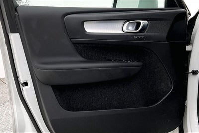 2022 Volvo XC40 Momentum