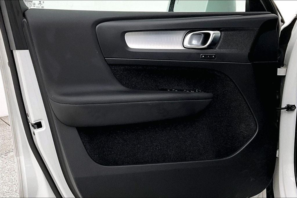 2022 Volvo XC40 Momentum