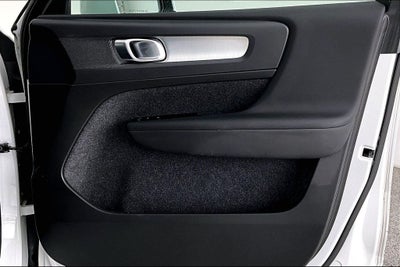 2022 Volvo XC40 Momentum