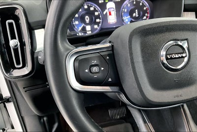 2022 Volvo XC40 Momentum