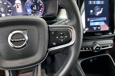 2022 Volvo XC40 Momentum