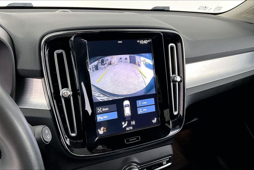 2022 Volvo XC40 Momentum