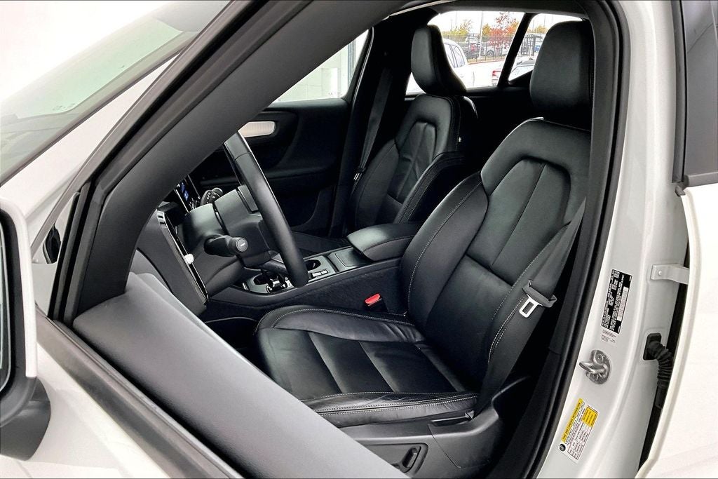 2022 Volvo XC40 Momentum