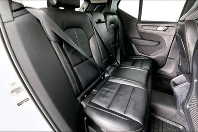 2022 Volvo XC40 Momentum