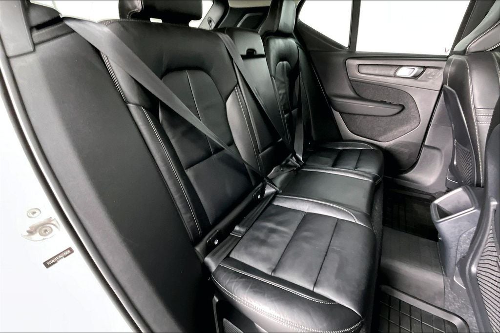 2022 Volvo XC40 Momentum