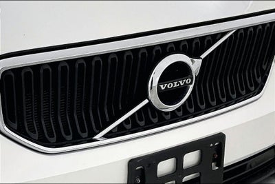 2022 Volvo XC40 Momentum