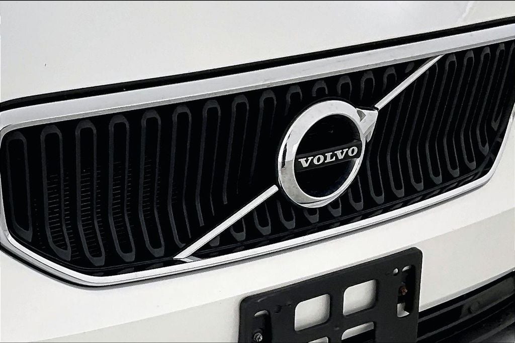 2022 Volvo XC40 Momentum
