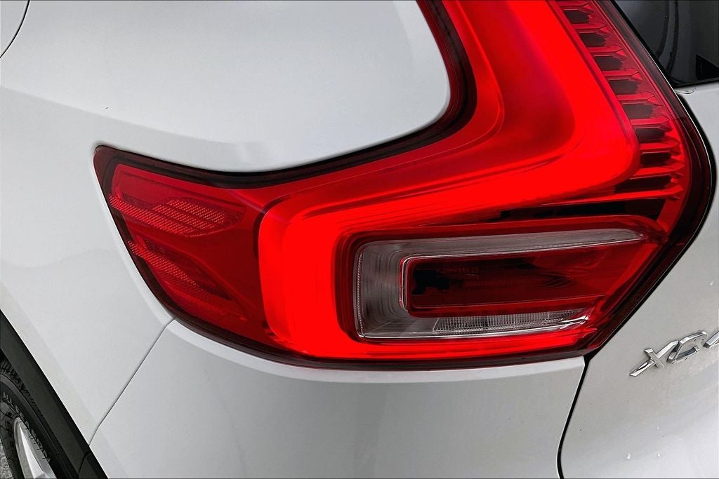 2022 Volvo XC40 Momentum