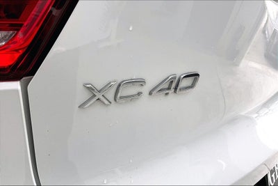 2022 Volvo XC40 Momentum