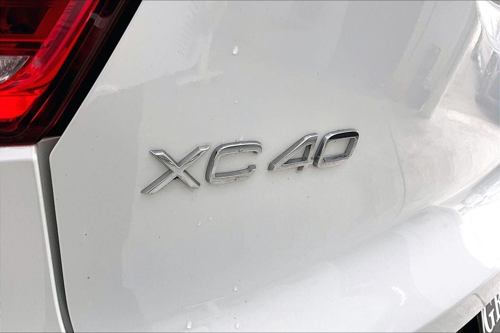 2022 Volvo XC40 Momentum