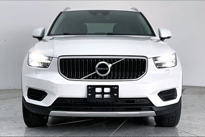 2022 Volvo XC40 Momentum