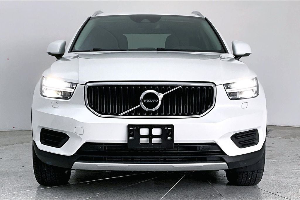 2022 Volvo XC40 Momentum