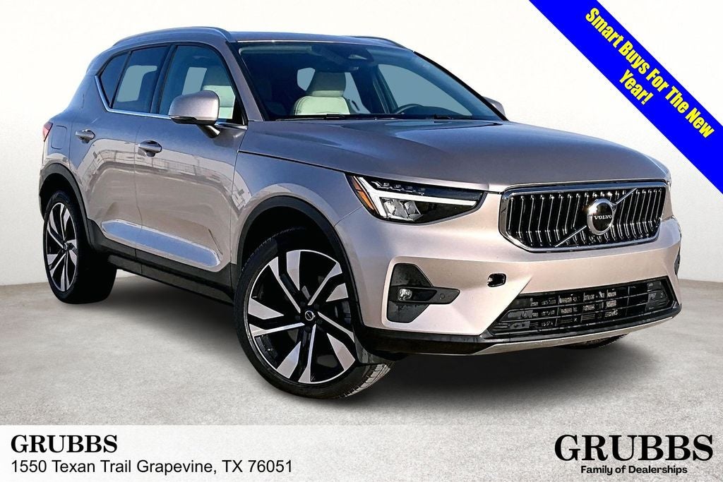2023 Volvo XC40 B4 Plus Bright Theme