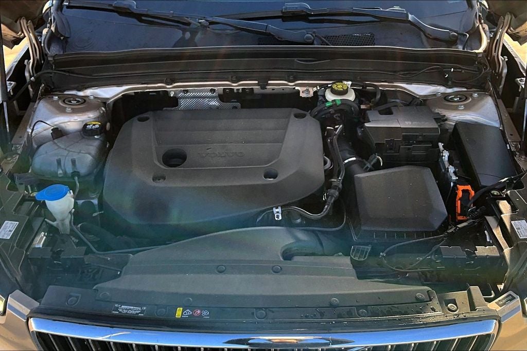 2023 Volvo XC40 B4 Plus Bright Theme