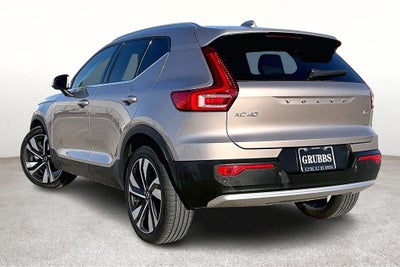 2023 Volvo XC40 B4 Plus Bright Theme