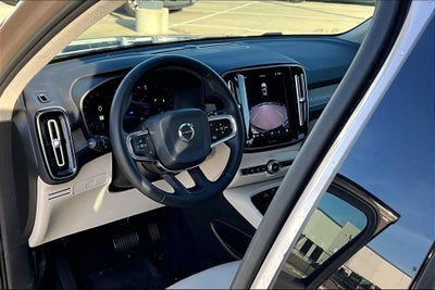 2023 Volvo XC40 B4 Plus Bright Theme