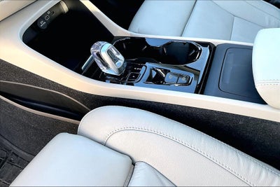 2023 Volvo XC40 B4 Plus Bright Theme