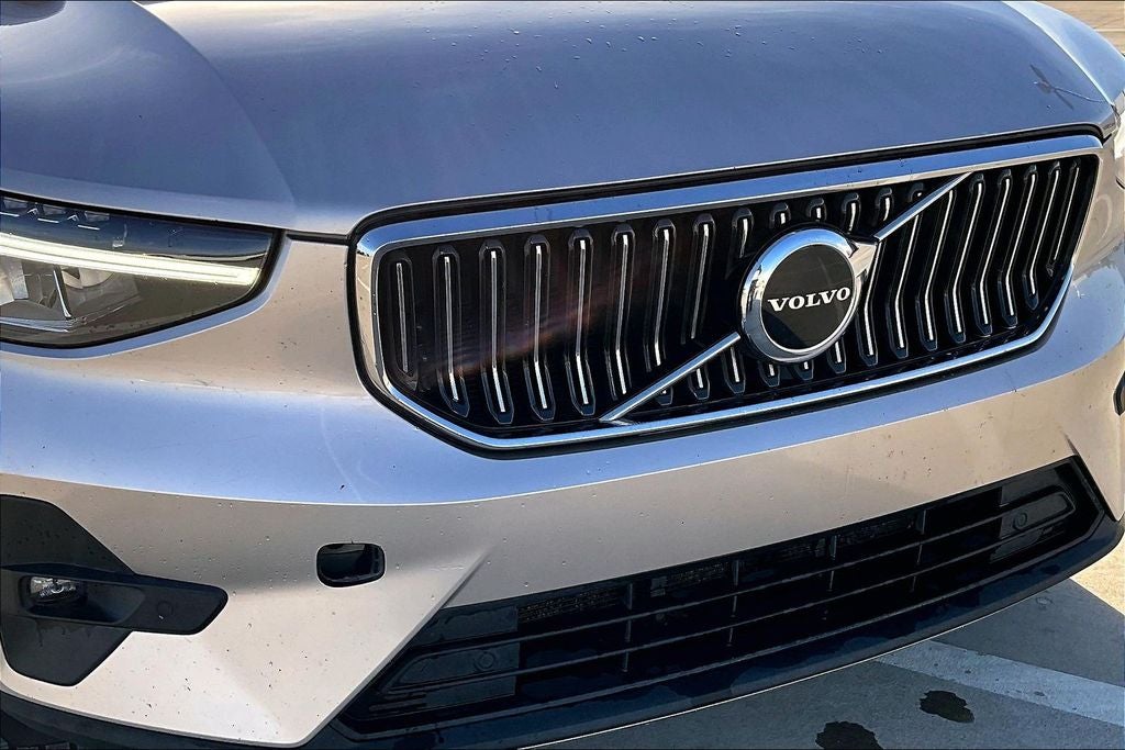 2023 Volvo XC40 B4 Plus Bright Theme