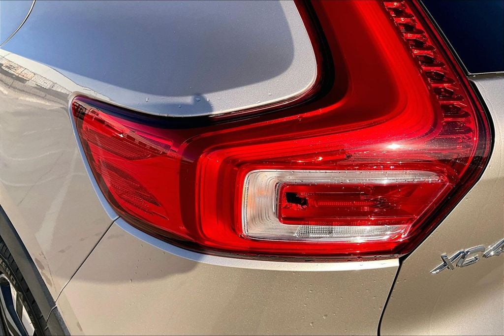 2023 Volvo XC40 B4 Plus Bright Theme
