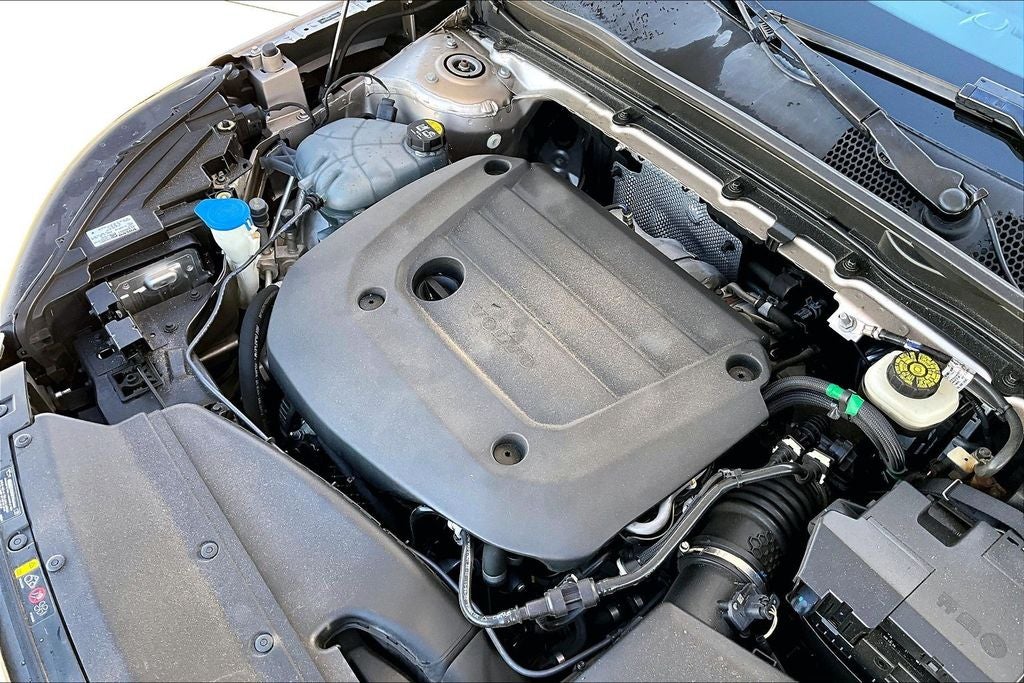 2023 Volvo XC40 B4 Plus Bright Theme