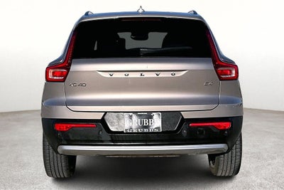 2023 Volvo XC40 B4 Plus Bright Theme