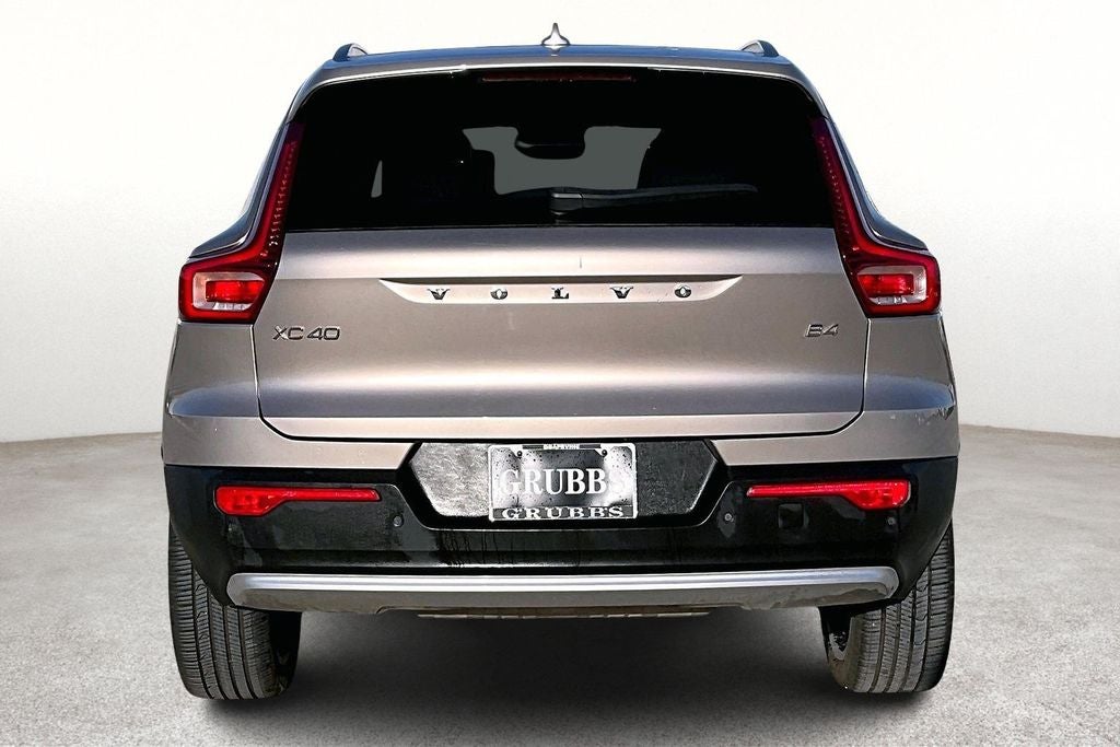 2023 Volvo XC40 B4 Plus Bright Theme