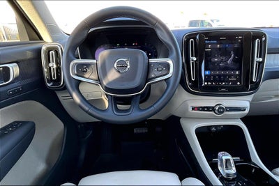 2023 Volvo XC40 B4 Plus Bright Theme