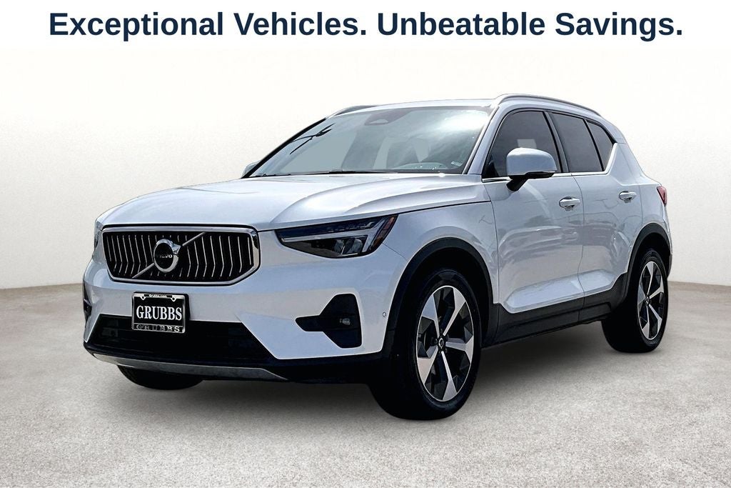 2023 Volvo XC40 B4 Plus Bright Theme
