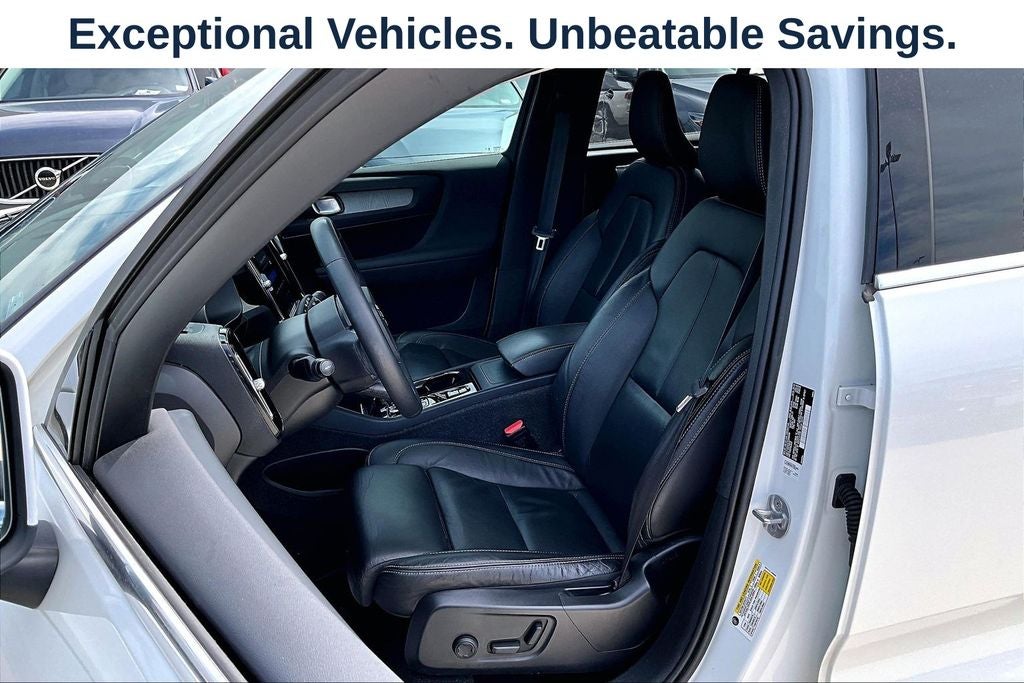 2023 Volvo XC40 B4 Plus Bright Theme