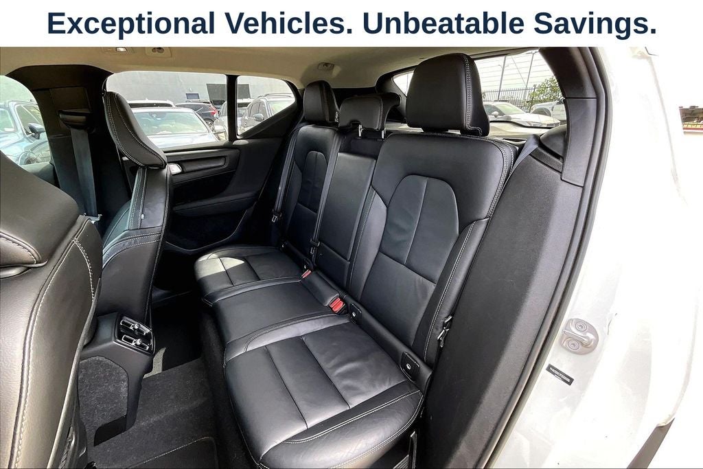 2023 Volvo XC40 B4 Plus Bright Theme
