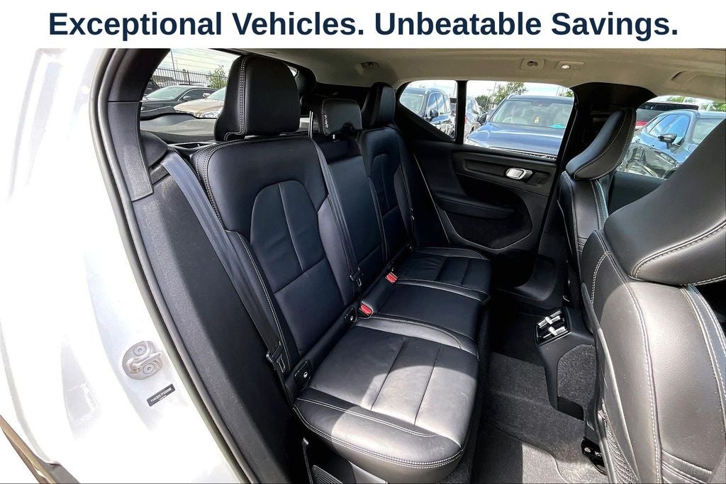2023 Volvo XC40 B4 Plus Bright Theme