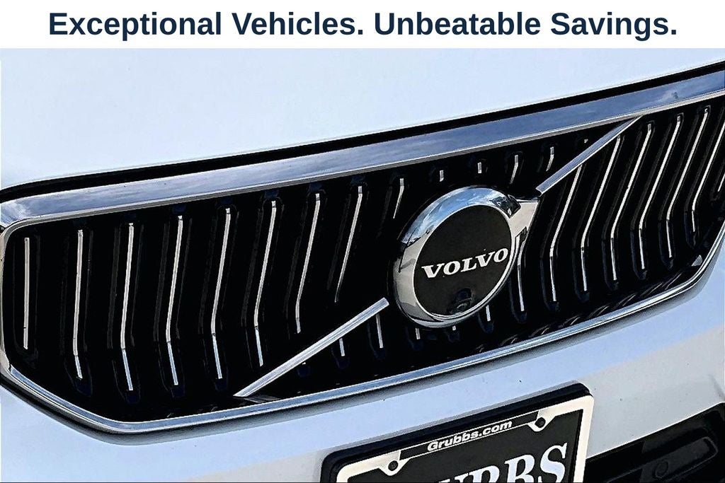 2023 Volvo XC40 B4 Plus Bright Theme