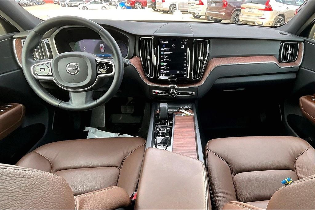 2023 Volvo XC60 B5 Plus Bright Theme