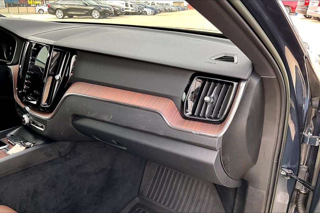 2023 Volvo XC60 B5 Plus Bright Theme