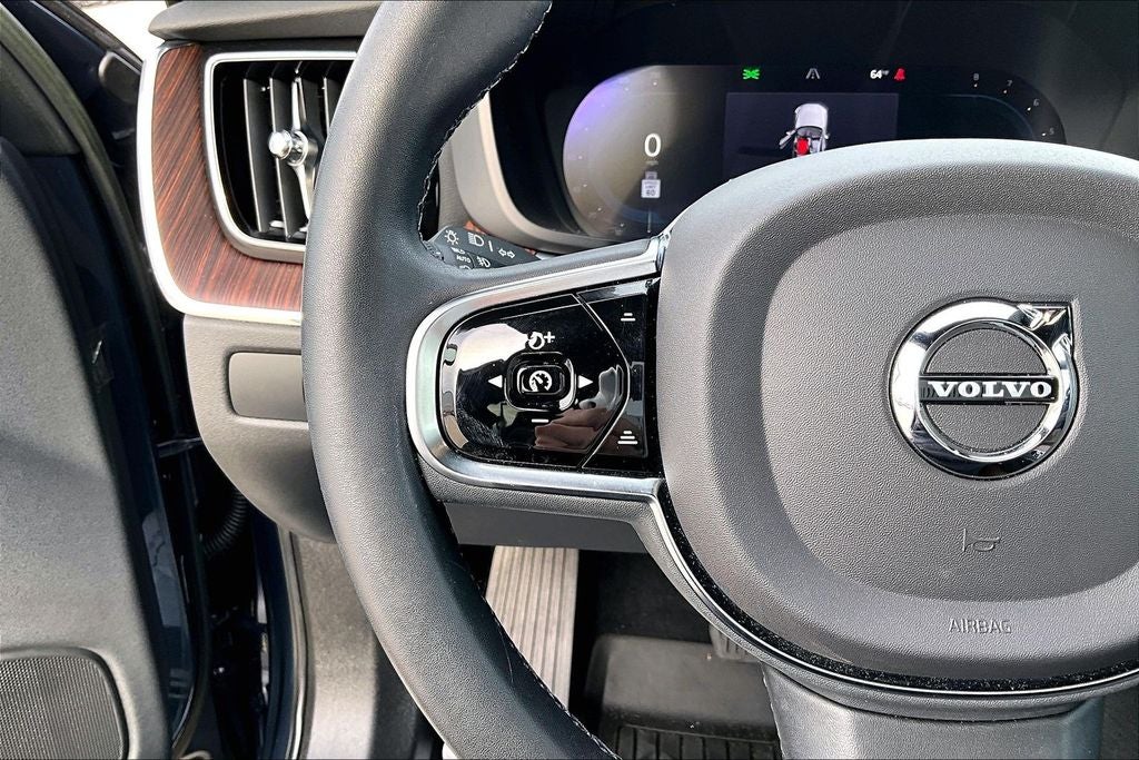 2023 Volvo XC60 B5 Plus Bright Theme