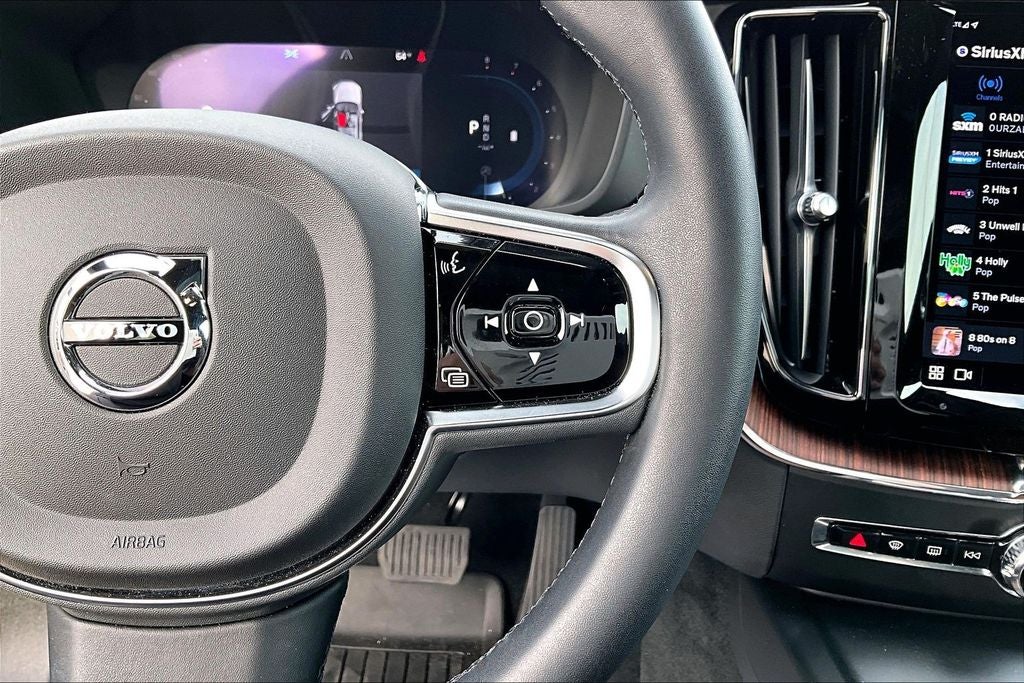 2023 Volvo XC60 B5 Plus Bright Theme