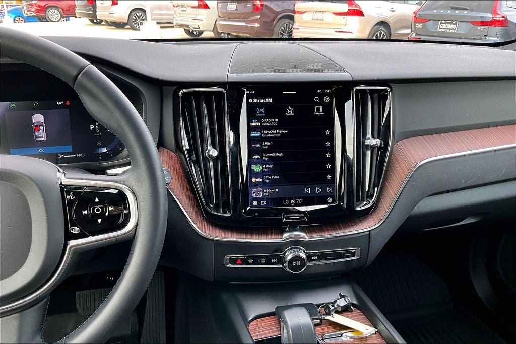 2023 Volvo XC60 B5 Plus Bright Theme