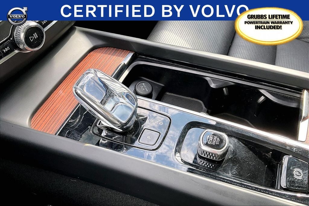 2023 Volvo XC60 B5 Ultimate Bright Theme