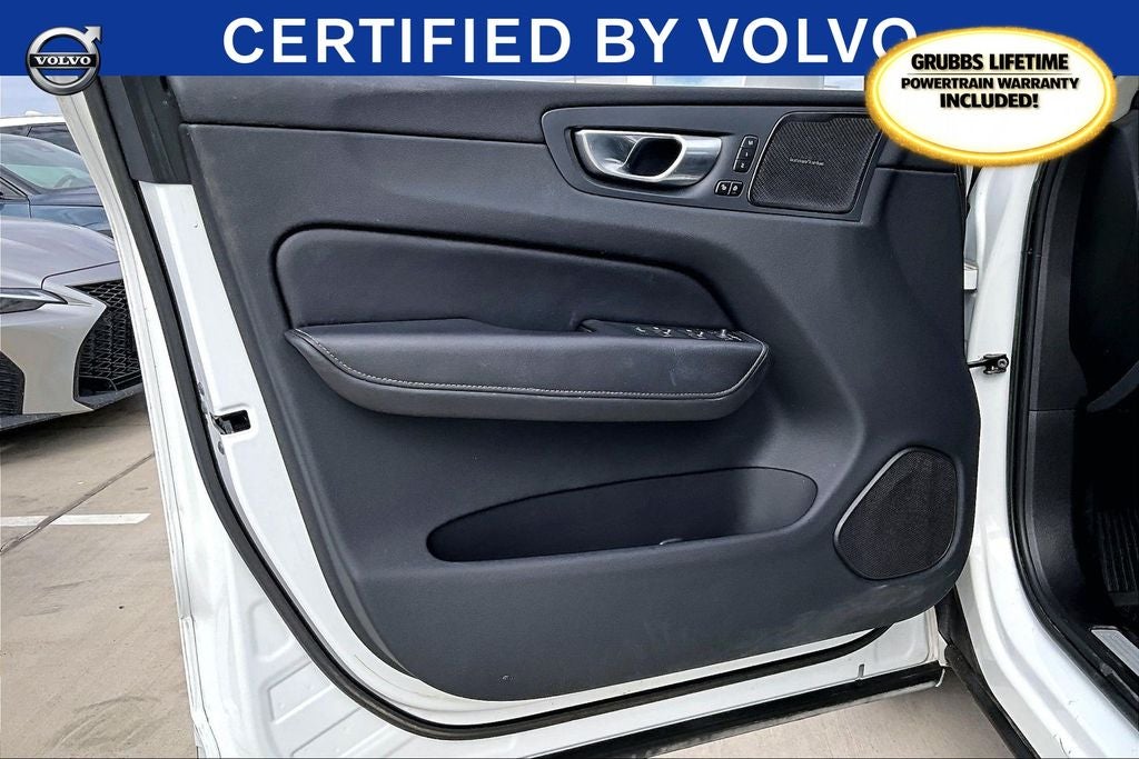 2023 Volvo XC60 B5 Ultimate Bright Theme