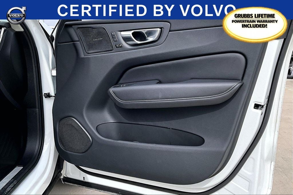 2023 Volvo XC60 B5 Ultimate Bright Theme