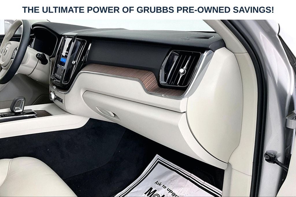 2022 Volvo XC60 B5 Momentum