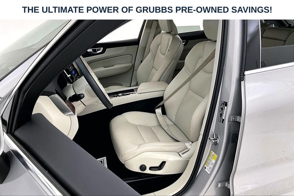 2022 Volvo XC60 B5 Momentum