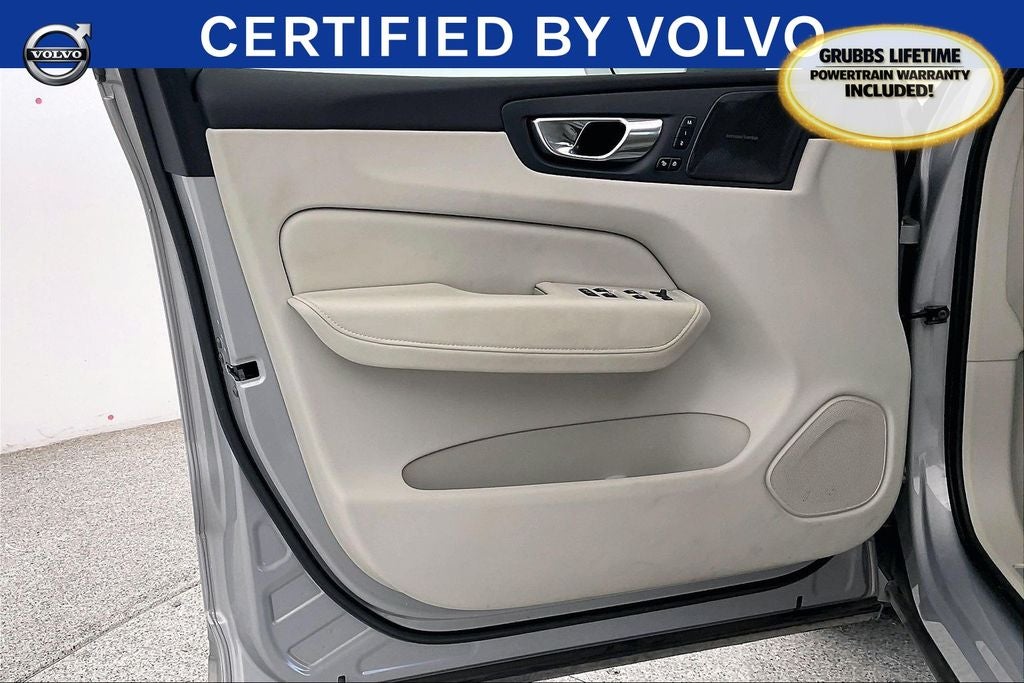 2023 Volvo XC60 B5 Ultimate Bright Theme