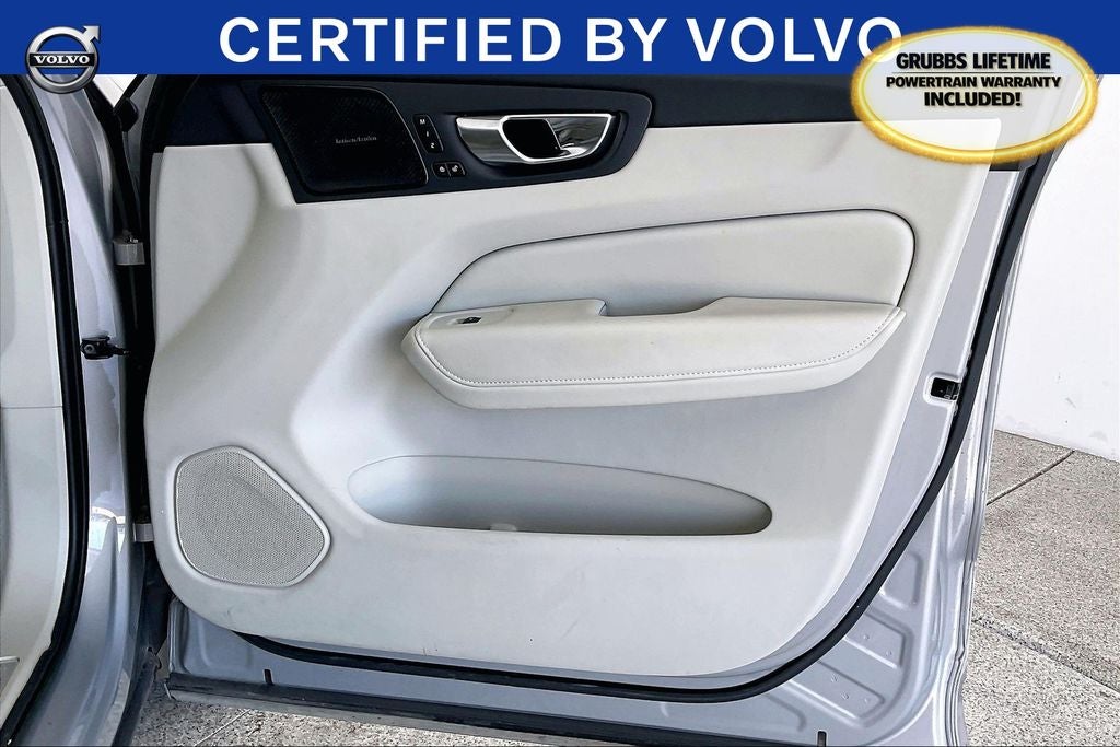 2023 Volvo XC60 B5 Ultimate Bright Theme