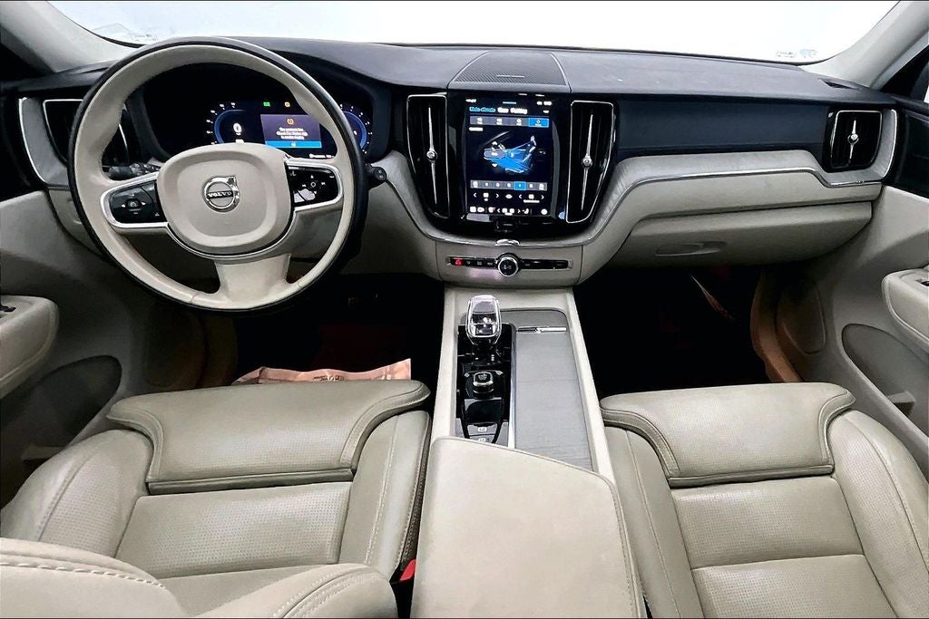 2023 Volvo XC60 B5 Ultimate Bright Theme