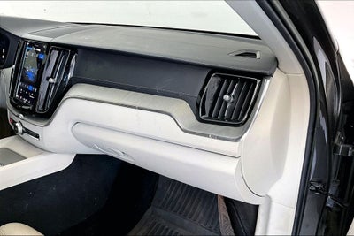 2023 Volvo XC60 B5 Ultimate Bright Theme