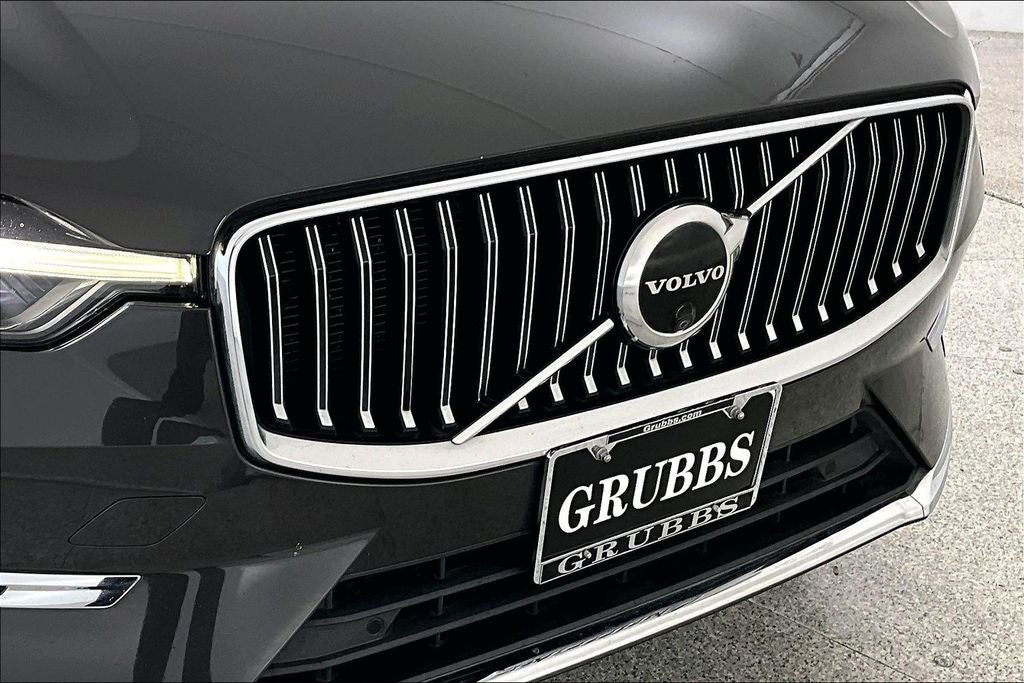 2023 Volvo XC60 B5 Ultimate Bright Theme
